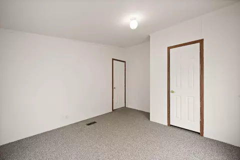 Bedroom - 2654 High Bridge Rd, Lancaster, KY 40444 photo 2 of 10