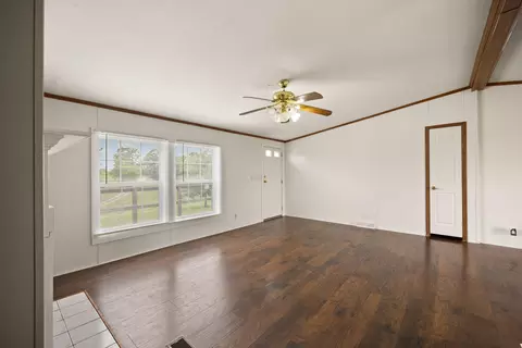 Living - 2654 High Bridge Rd, Lancaster, KY 40444 photo 2 of 6