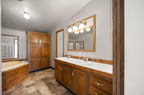Bath - 2654 High Bridge Rd, Lancaster, KY 40444 photo 4 of 6