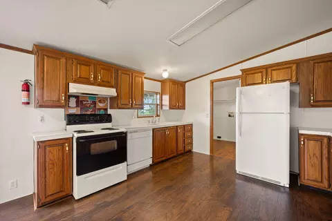 Kitchen - 2654 High Bridge Rd, Lancaster, KY 40444 photo 4 of 4