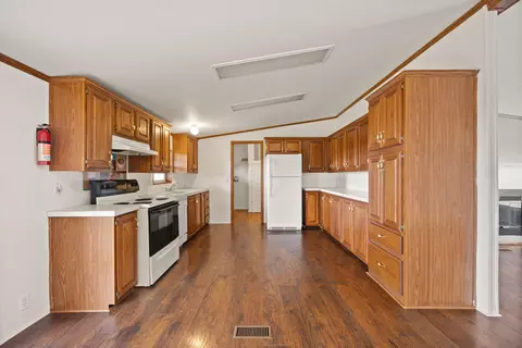 Kitchen - 2654 High Bridge Rd, Lancaster, KY 40444 photo 2 of 4