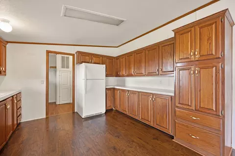 Kitchen - 2654 High Bridge Rd, Lancaster, KY 40444 photo 3 of 4