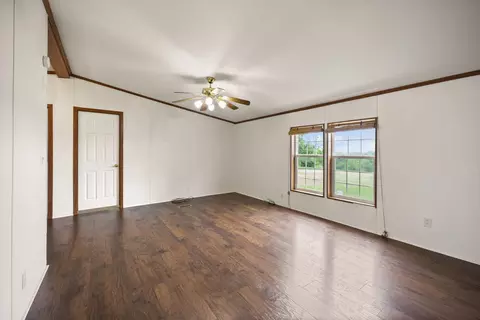 Living - 2654 High Bridge Rd, Lancaster, KY 40444 photo 5 of 6