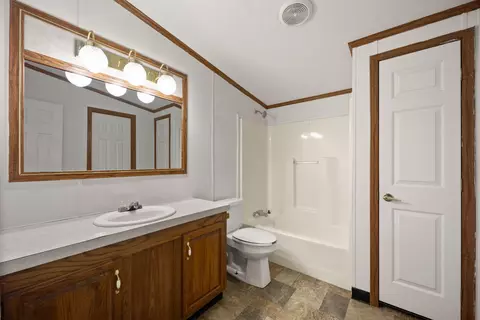 Bath - 2654 High Bridge Rd, Lancaster, KY 40444 photo 6 of 6