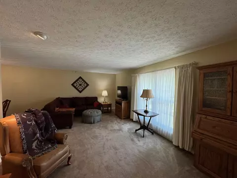 Living - 104 Reasor St, Corbin, KY 40701 photo 2 of 4