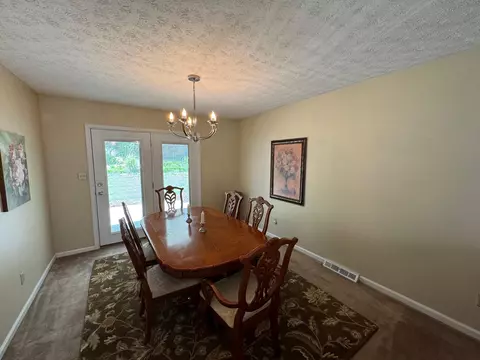 Dining - 104 Reasor St, Corbin, KY 40701 photo 1 of 2