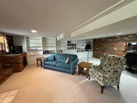 Living - 104 Reasor St, Corbin, KY 40701 photo 3 of 4