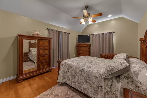 Bedroom - 2072 State Hwy 541, Jackson, KY 41339 photo 2 of 10