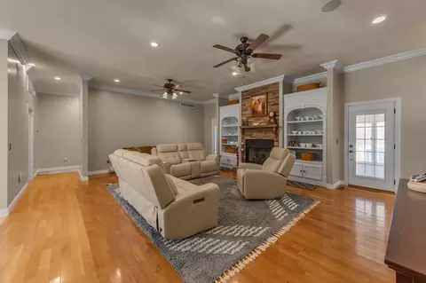 Living - 2072 State Hwy 541, Jackson, KY 41339 photo 3 of 3