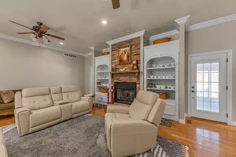Living - 2072 State Hwy 541, Jackson, KY 41339 photo 2 of 3