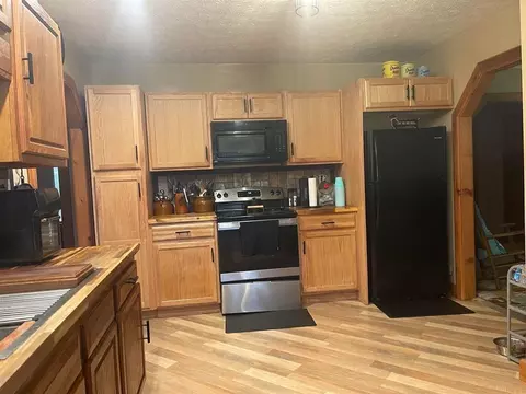 Kitchen - 1747 E Midland Trail Trl, Grayson, KY 41143 photo 3 of 3