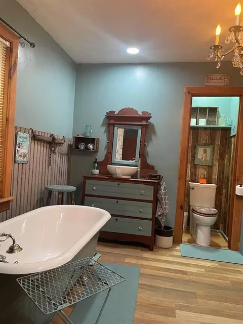 Bath - 1747 E Midland Trail Trl, Grayson, KY 41143 photo 2 of 5