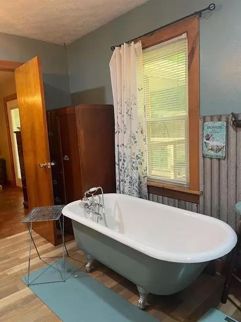 Bath - 1747 E Midland Trail Trl, Grayson, KY 41143 photo 3 of 5