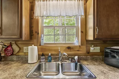 Kitchen - 37 Topaz, Slade, KY 40376 photo 2 of 2