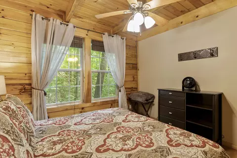 Bedroom - 37 Topaz, Slade, KY 40376 photo 2 of 6