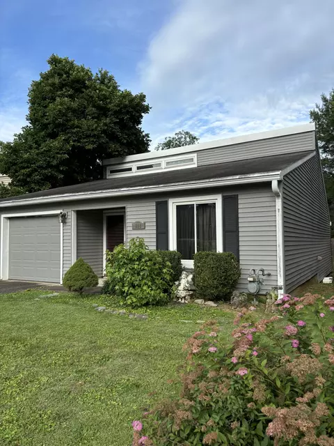 628 Hidden Point Dr, Lexington, KY 40517