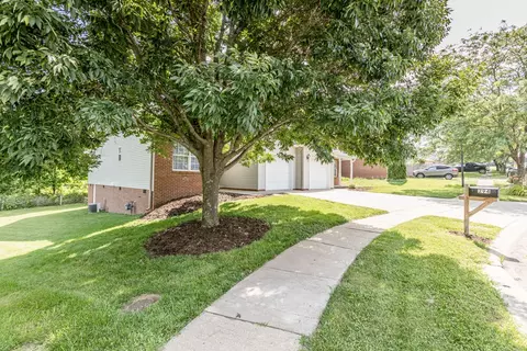 294 Williamsburg Ln, Georgetown, KY 40324 photo 2