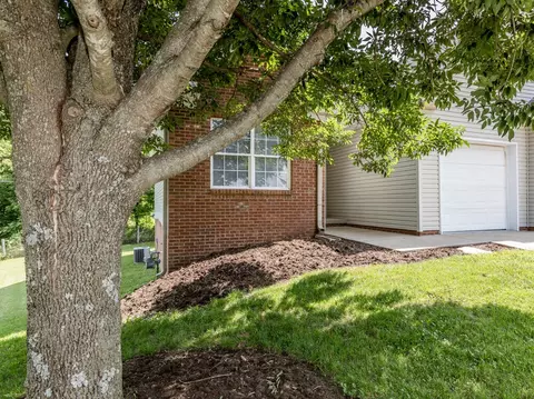 294 Williamsburg Ln, Georgetown, KY 40324 photo 3