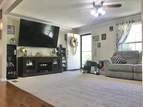 Living - 664 Walker Branch Rd, Morehead, KY 40351 photo 2 of 6