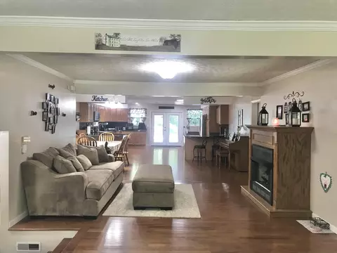 Living - 664 Walker Branch Rd, Morehead, KY 40351 photo 4 of 6