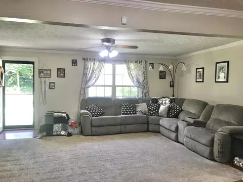 Living - 664 Walker Branch Rd, Morehead, KY 40351 photo 3 of 6