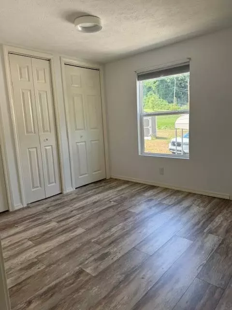 Bedroom - 2425 Highway 3408, Blackey, KY 41804 photo 2 of 3