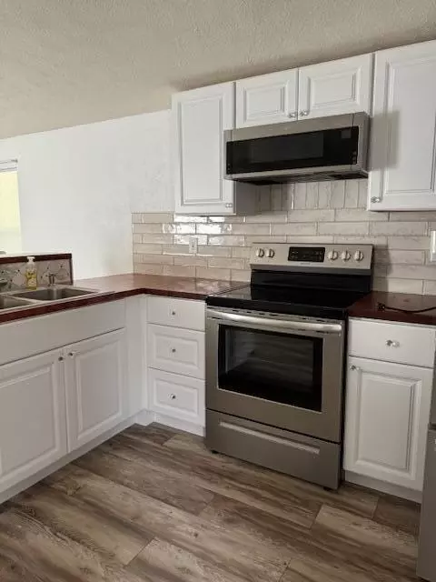 Kitchen - 2425 Highway 3408, Blackey, KY 41804 photo 3 of 4