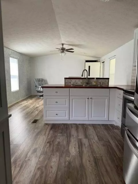 Kitchen - 2425 Highway 3408, Blackey, KY 41804 photo 4 of 4