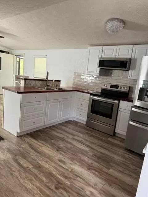 Kitchen - 2425 Highway 3408, Blackey, KY 41804 photo 1 of 4