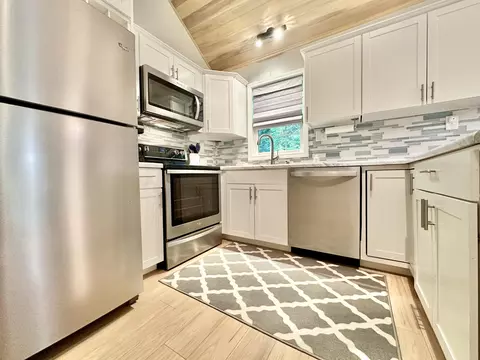Kitchen - 78 Edward Ct, Corbin, KY 40701 photo 9 of 10