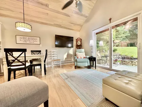 Living - 78 Edward Ct, Corbin, KY 40701 photo 5 of 5