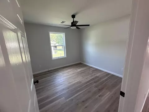 Bedroom - 18 E Railroad St, Stanton, KY 40380 photo 2 of 4