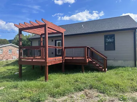 Exterior - 18 E Railroad St, Stanton, KY 40380 photo 4 of 4