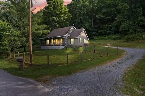 9555 Forkland Rd, Junction City, KY 40440