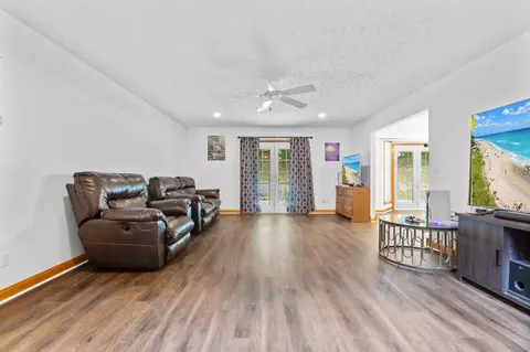 Living - 100 Plank Ln, Morehead, KY 40351 photo 1 of 4