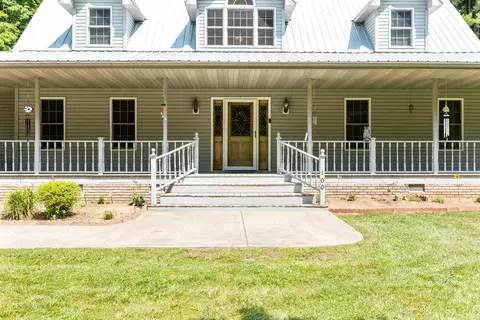 Exterior - 100 Plank Ln, Morehead, KY 40351 photo 2 of 8