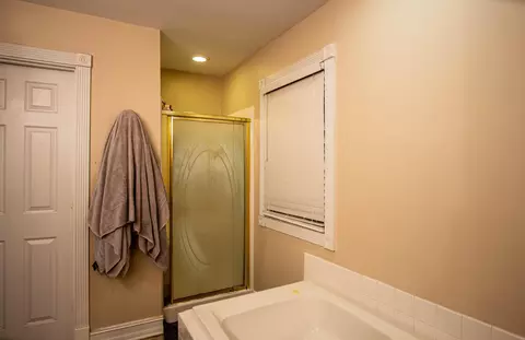 Bath - 83 Rookwood Dr, Corbin, KY 40701 photo 2 of 4