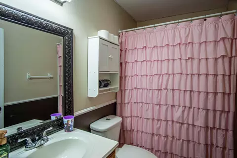 Bath - 83 Rookwood Dr, Corbin, KY 40701 photo 3 of 4