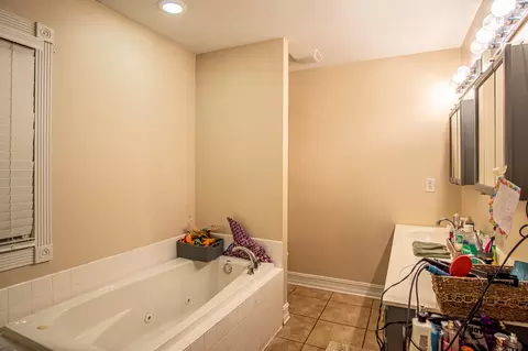 Bath - 83 Rookwood Dr, Corbin, KY 40701 photo 1 of 4