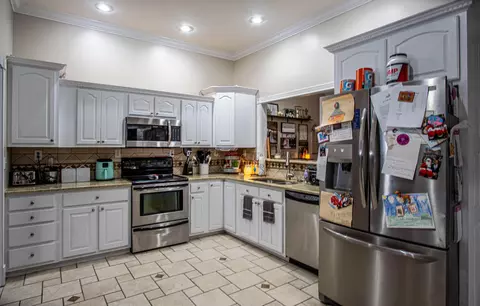 Kitchen - 83 Rookwood Dr, Corbin, KY 40701 photo 2 of 3