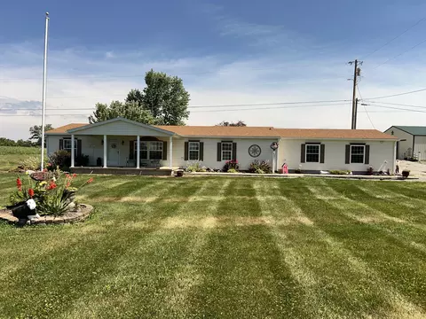 8221 Stonelick Rd, Maysville, KY 41056