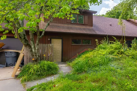 516 Grove Ln, Lexington, KY 40517