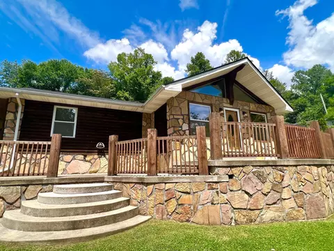 130 Farmers Dr, Wallins Creek, KY 40873