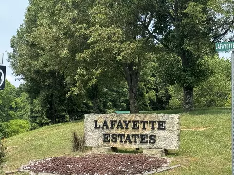 460 Lafayette Cir, Irvine, KY 40336
