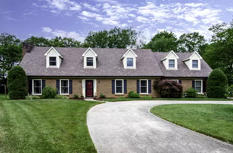 204 W Eagle Dr, Versailles, KY 40383