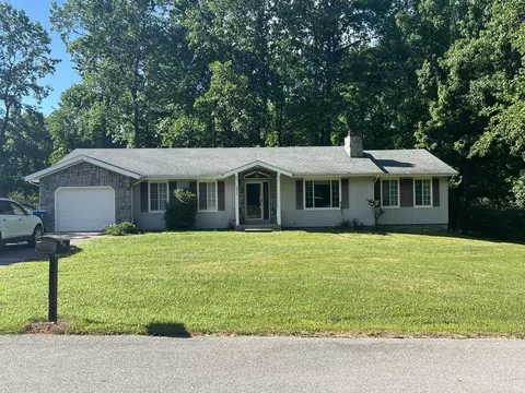 2017 Indian Ridge Ln, Lawrenceburg, KY 40342