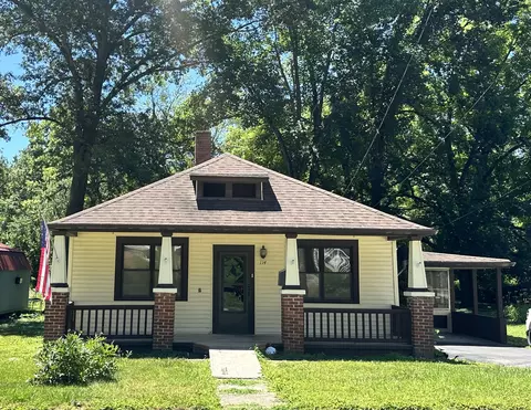 114 Walnut St, Berea, KY 40403