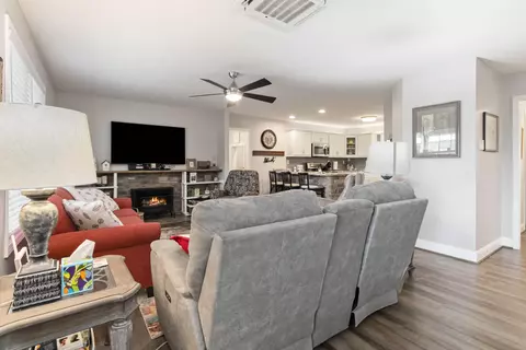 Living - 369 Woods Rd, Nancy, KY 42544 photo 2 of 4