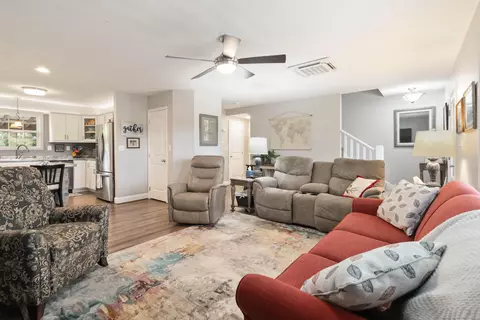 Living - 369 Woods Rd, Nancy, KY 42544 photo 4 of 4