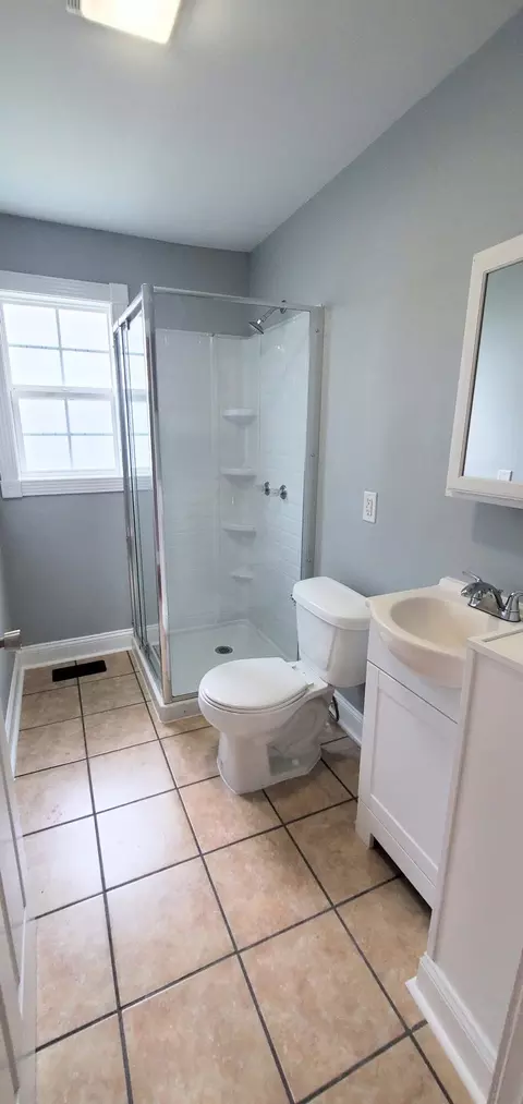 Bath - 902 W 5th St, Corbin, KY 40701 photo 1 of 3